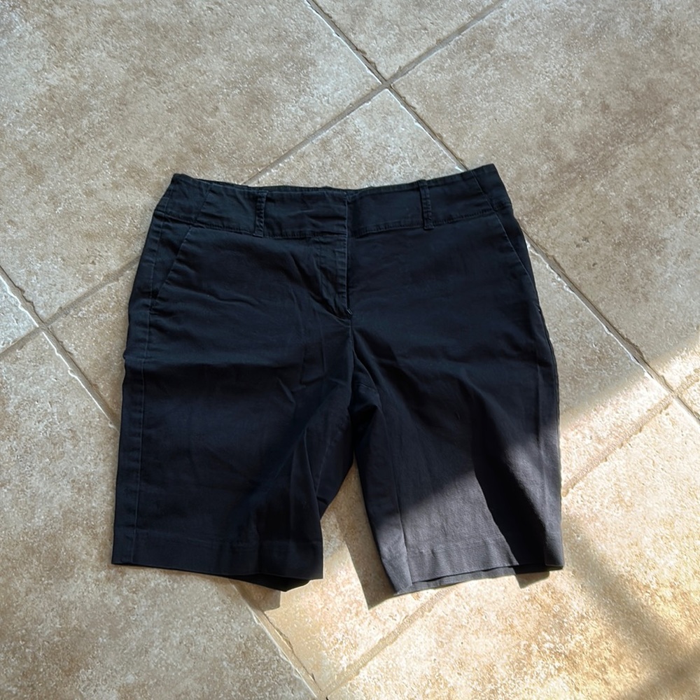 Ann Taylor Black Bermuda shorts